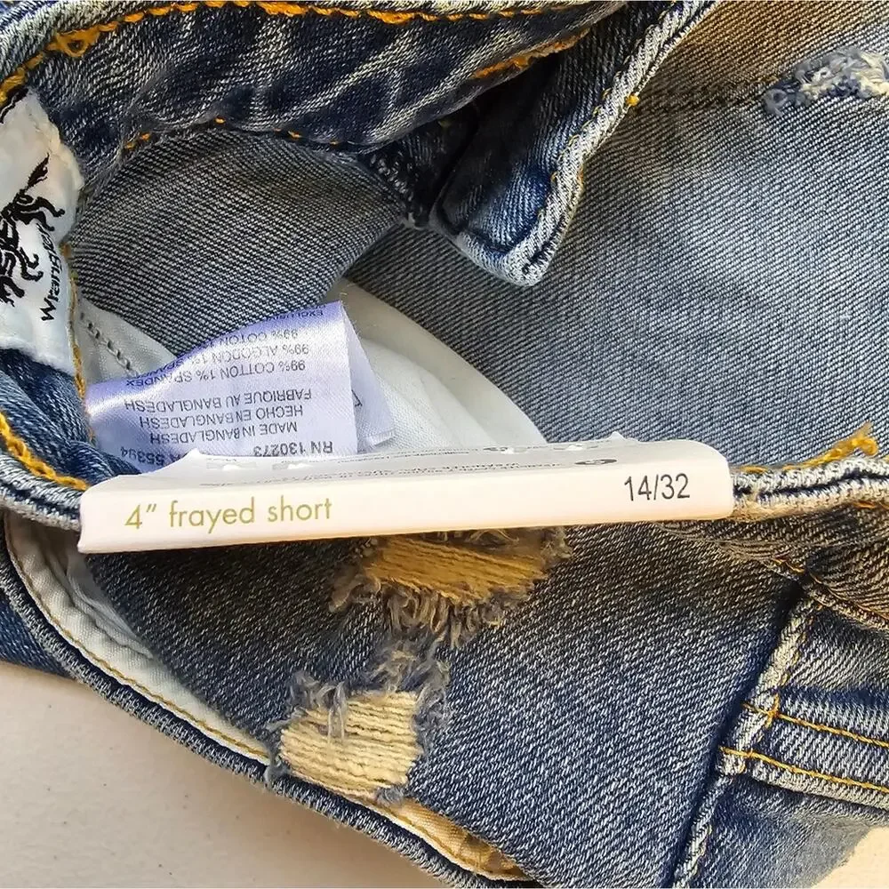 Y Wrangler Women's 4" Frayed Jean Shorts Destroyed Sky Light Blue NWT Size 14 32 - Picture 11 of 11